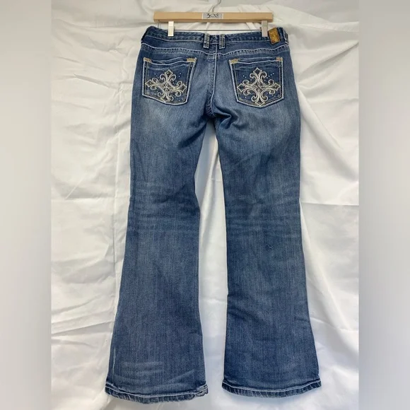 Maurices woman’s bootcut jeans size 11/12 Short - Picture 8 of 9